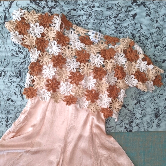 🏵️70s Style Crochet Flower Top🏵️ - Picture 2 of 4